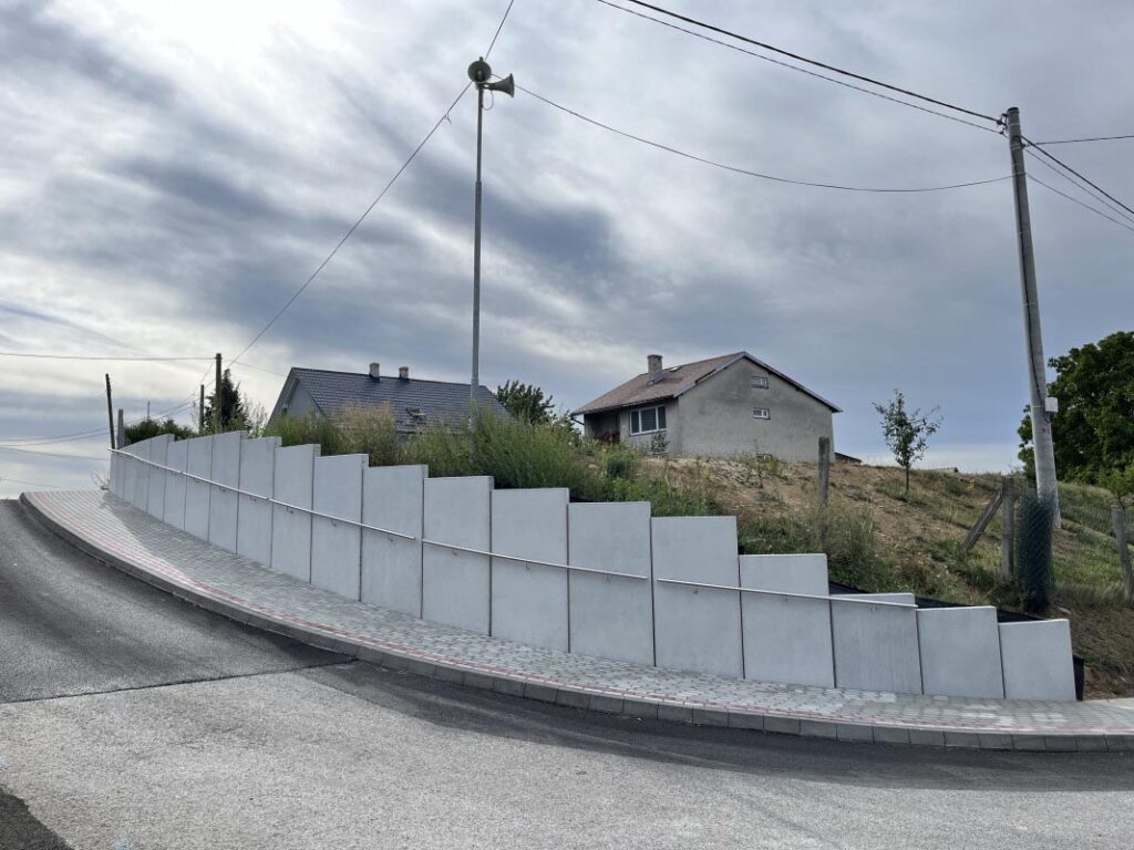 mur ogrodzeniowy